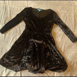 Black Velvet Long-Sleeved L’Amour Dress